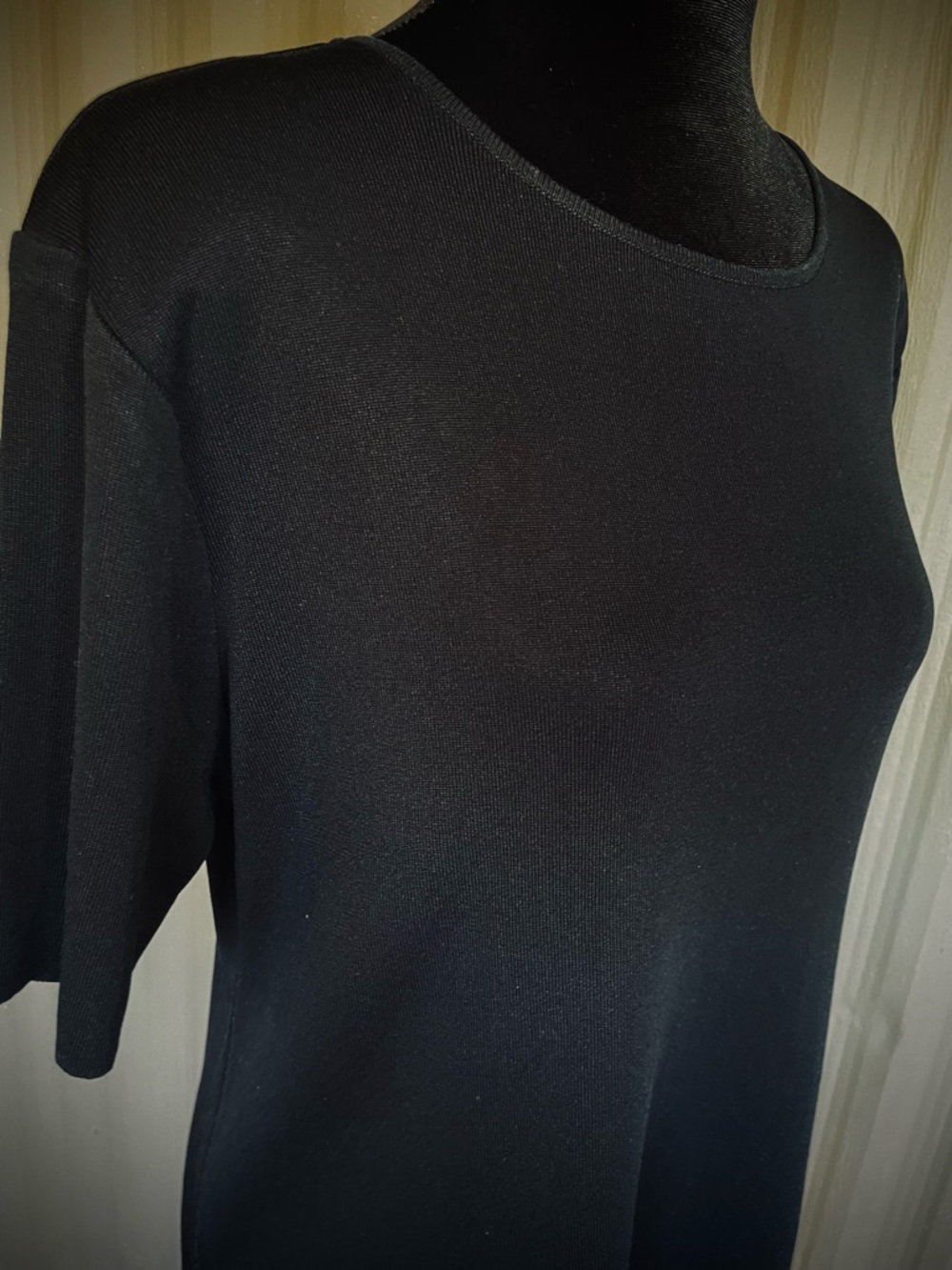 Exclusively Misook Women's Basic Black Knit Top Short Sleeve Deep Side Slits L